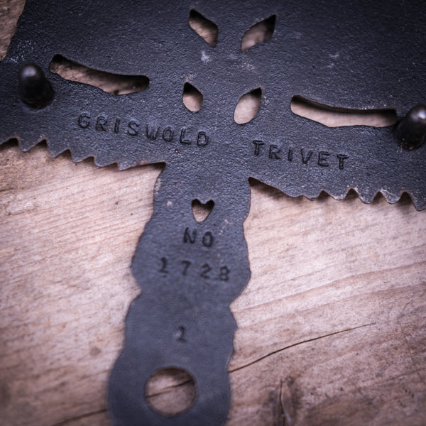 GRISWOLD - Tassle and Grain Trivet