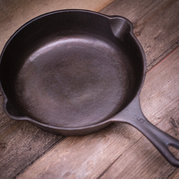 UNKNOWN MAKER - Hammered #5 Skillet