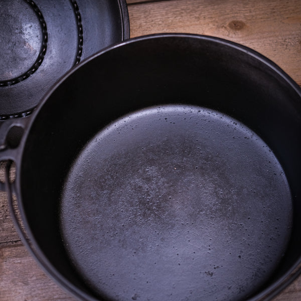 UNKNOWN MAKER - #8 Dutch Oven